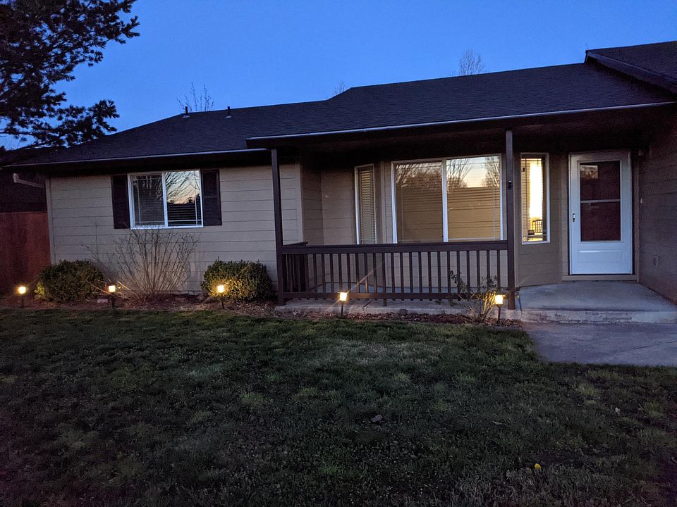 2 private rooms for rent