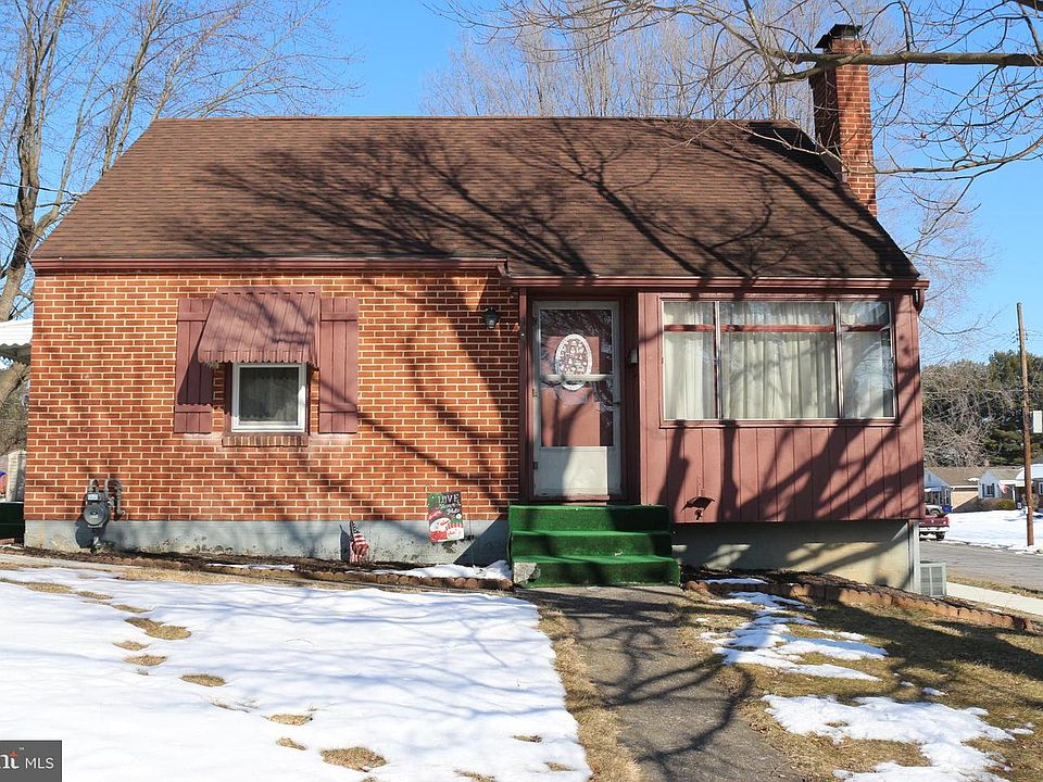 1st image of 900 Marion St