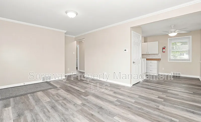 3 bed, 1.0 bath, 1252 sqft, $2,350 — Photo 3