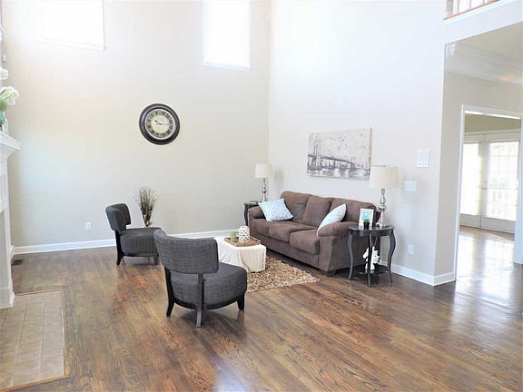 4th image of 629 Red Oak Plantation Dr