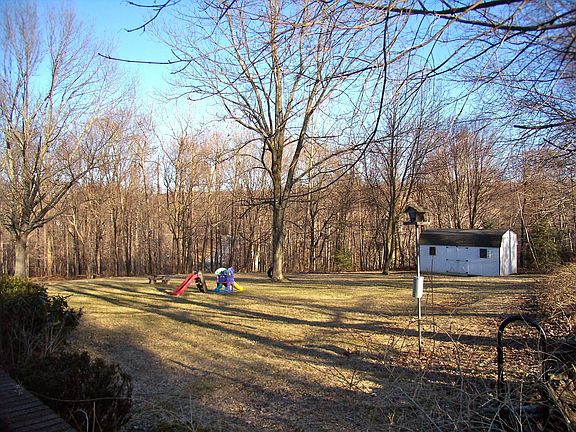 Large! Park like yard 