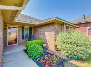 200 Tecumseh Mdws, Norman, OK 73069