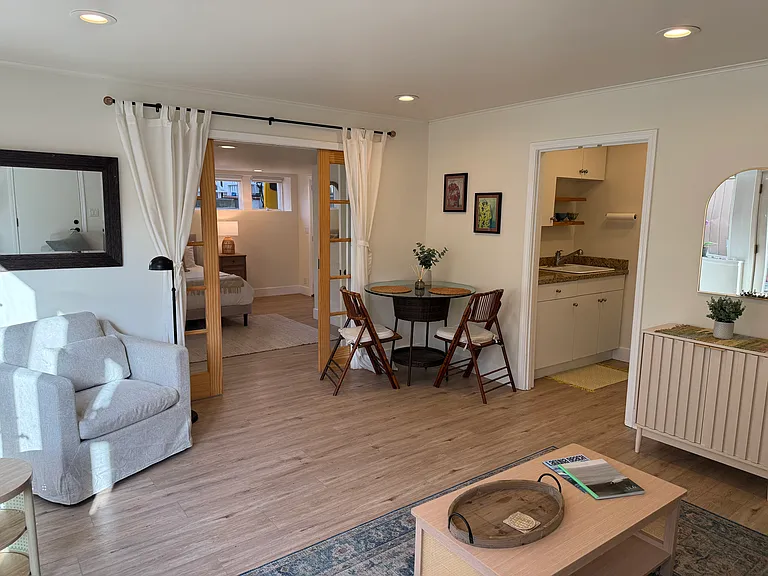 480 Blumont St #B — Photo 3