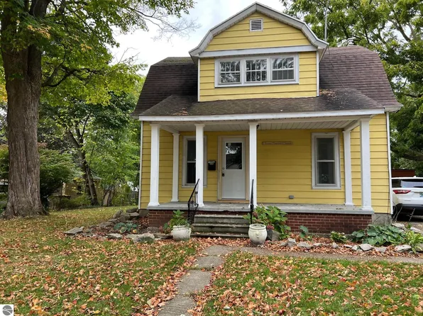 803 Pine Ave, Alma, MI 48801