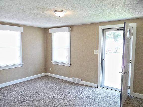 2nd image of 1677 S Parkdale Dr