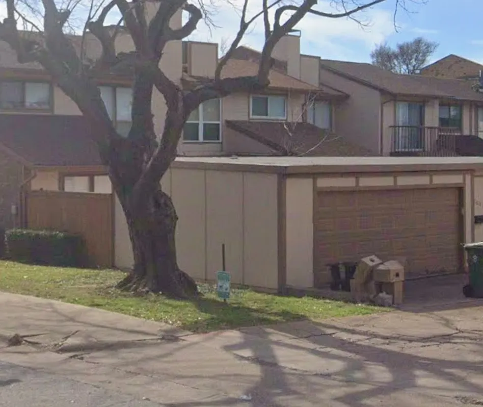 3 bed, 2.5 bath, 1696 sqft, $2,100 — Photo 2