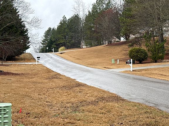 4th image of 349 Pinewood Cir