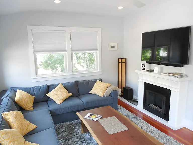 7 Fairfield St #9 — Photo 2