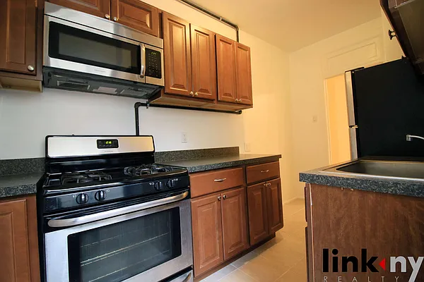 Rented by Link NY Realty | media 11