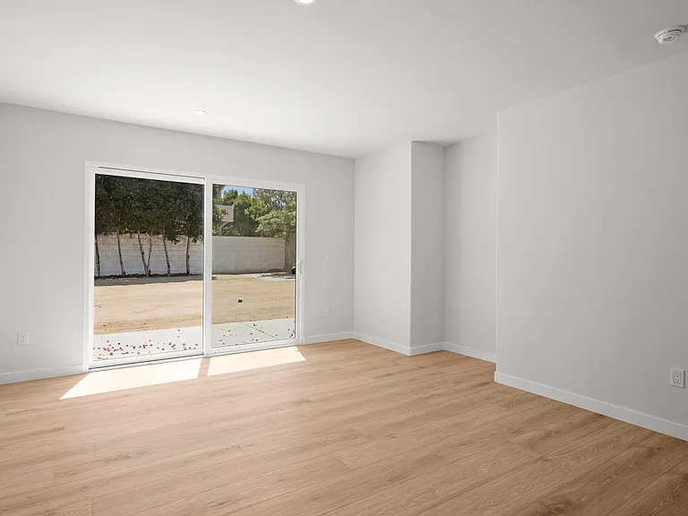 3611 Riviera Dr — Photo 50