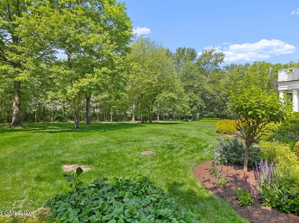 18 Hedgerow Ln, Greenwich, CT 06831