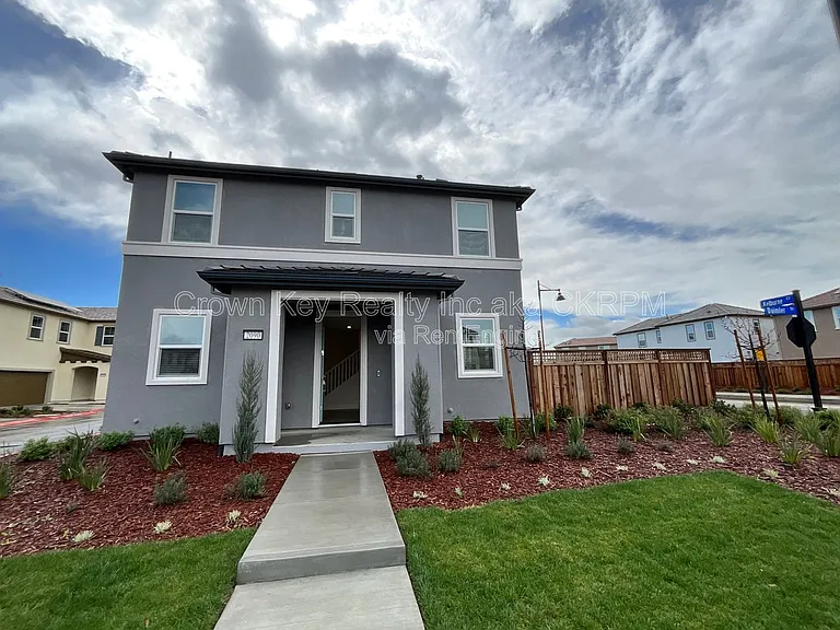 2090 Daimler St — Photo 2