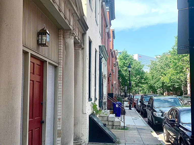 686 Washington Blvd — Photo 4