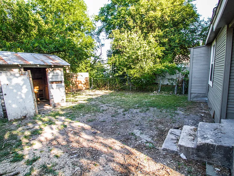 524 Saint Martin Ave — Photo 9