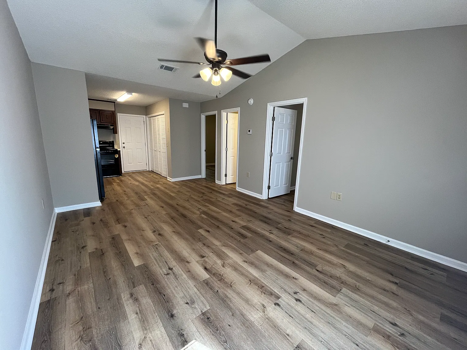 2 bed, 725 sqft, $1,100 — Photo 2