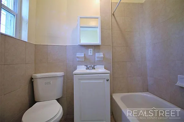 Rented by Real Street Inc | media 6