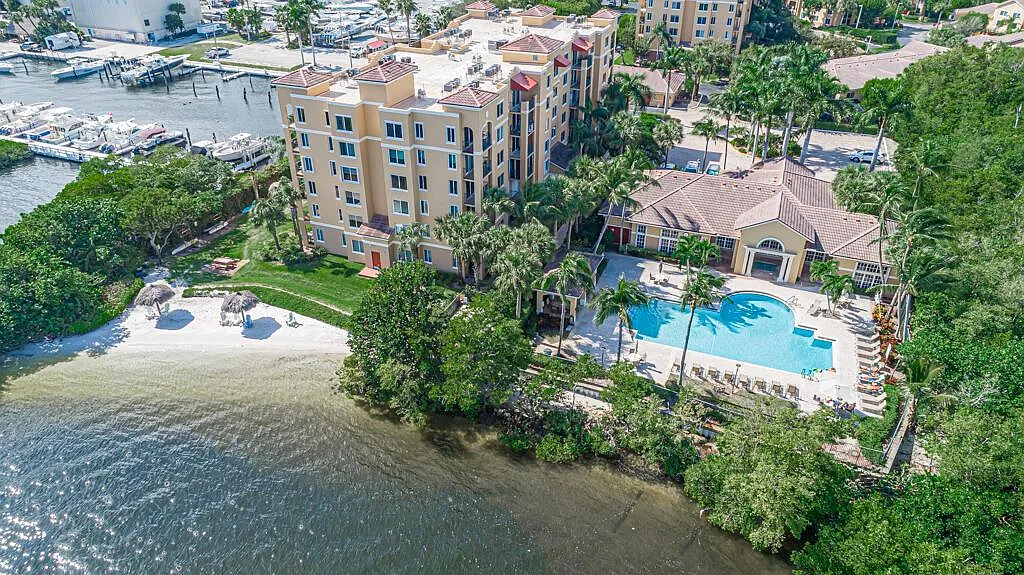 2 bed, 2.0 bath, $2,200 — Photo 1
