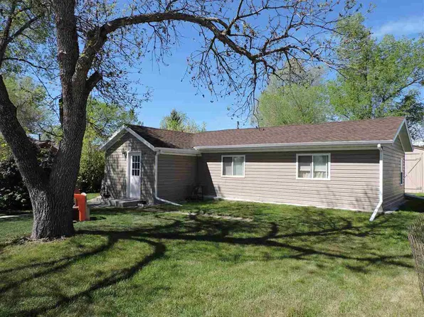 206 7th Ave, Belle Fourche, SD 57717