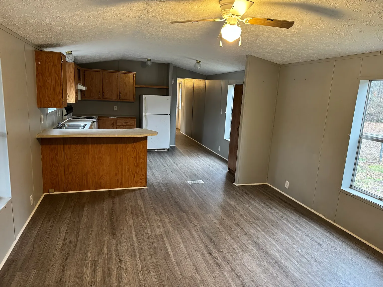 3 bed, $1,000 — Photo 2