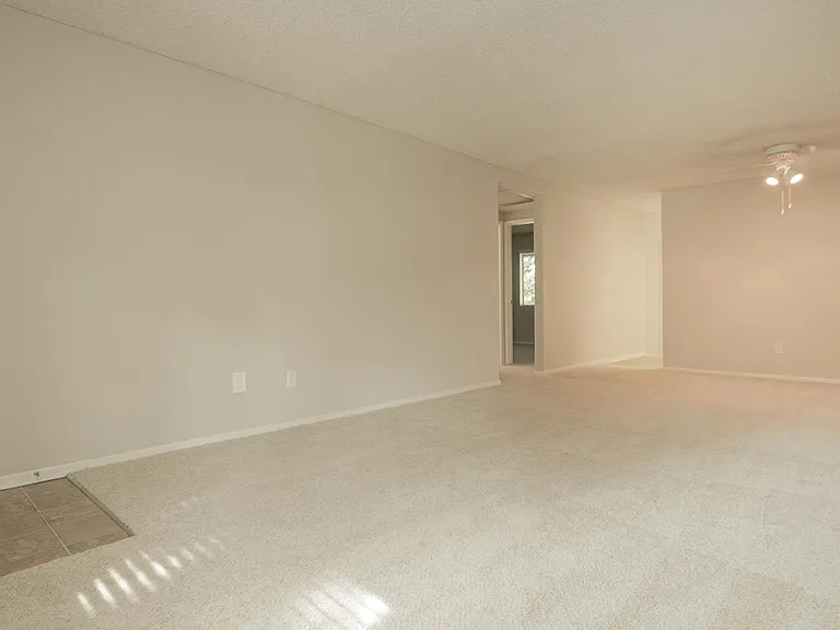 Wateridge Apartment Homes — Photo 37