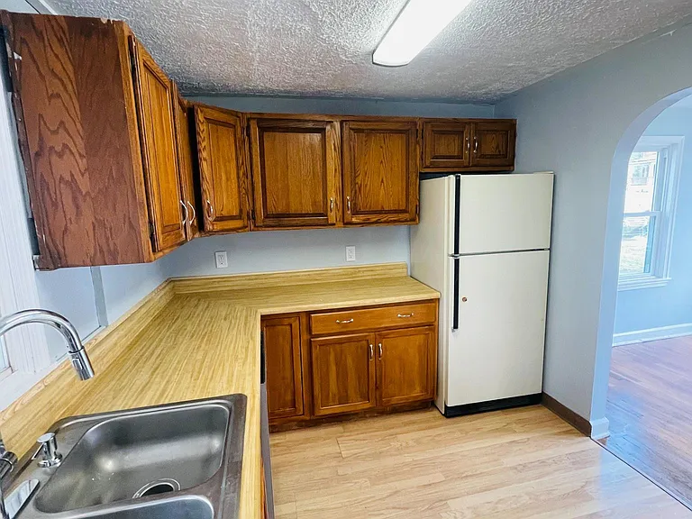 1305 Highland Ave — Photo 4