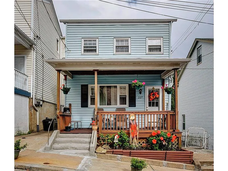 227 Smith Way photo 1