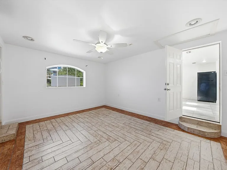 1647 Bay St SE — Photo 21