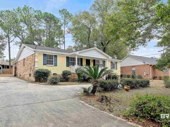 2756 Manuel Dr, Lillian, AL 36549