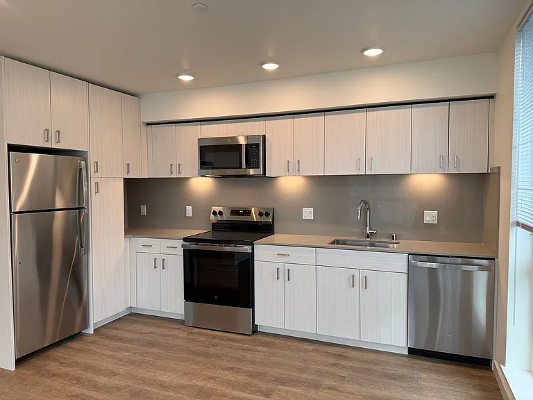 Metro 5000 Apartments — Photo 11