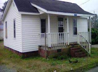 104 E Slocumb St, Mount Olive, NC 28365