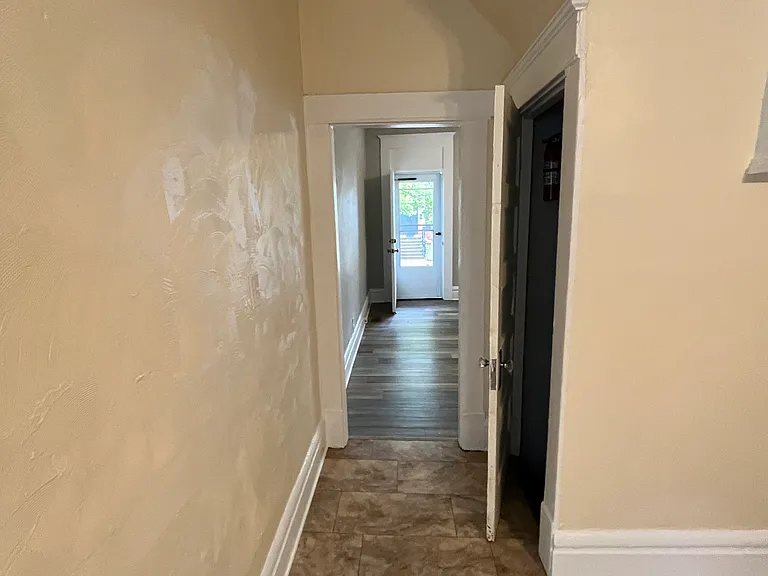 149 N Guilford Ave — Photo 14