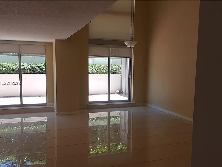 1111 SW 1st Ave #Townhouse 16 — Photo 4