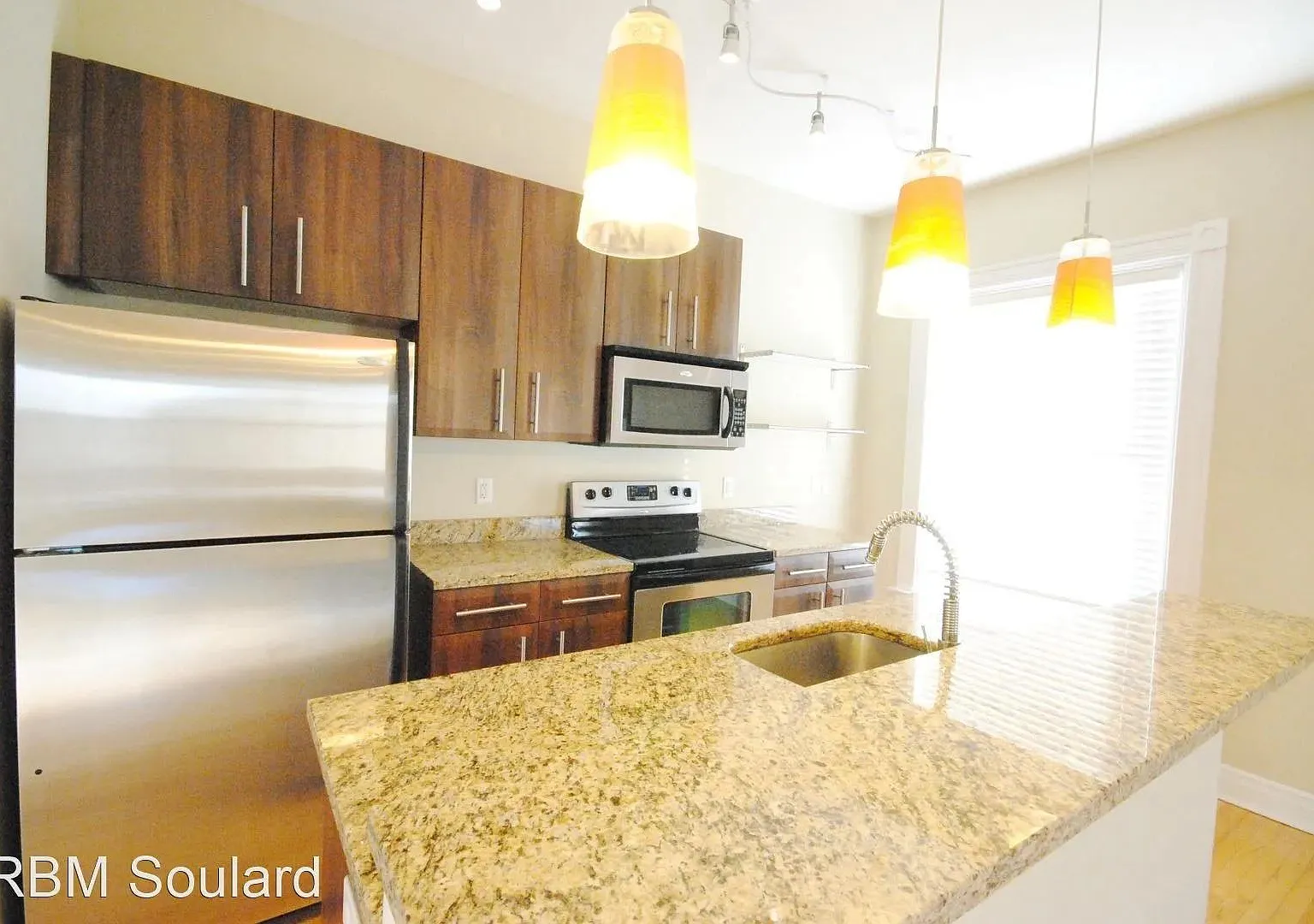 1 bed, 900 sqft, $1,050 — Photo 2