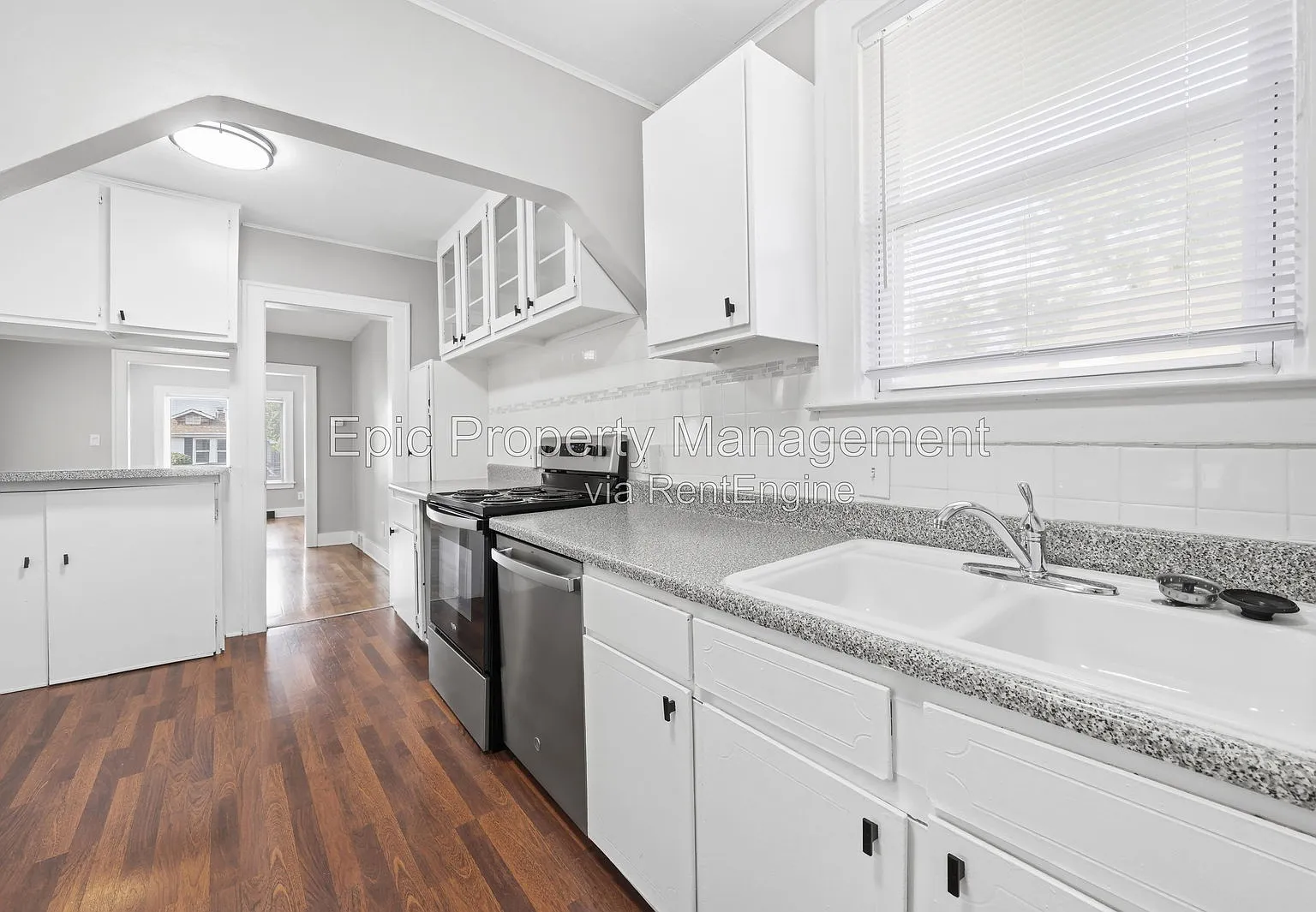 2 bed, 1.0 bath, $1,600 — Photo 4