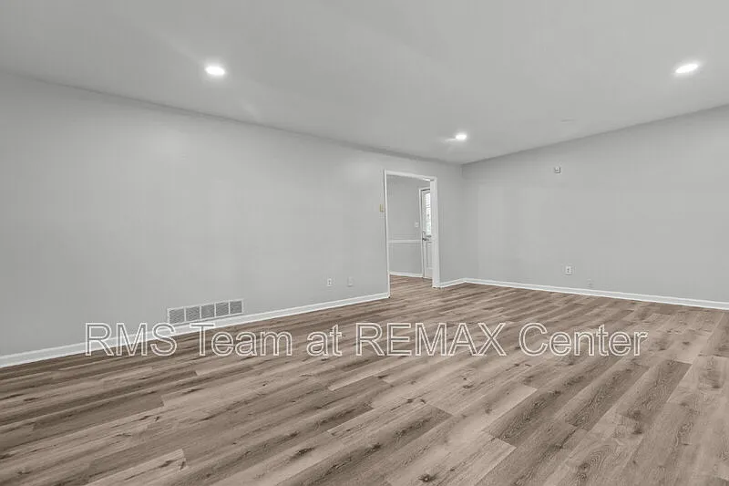 Dogwood Manor — Photo 3