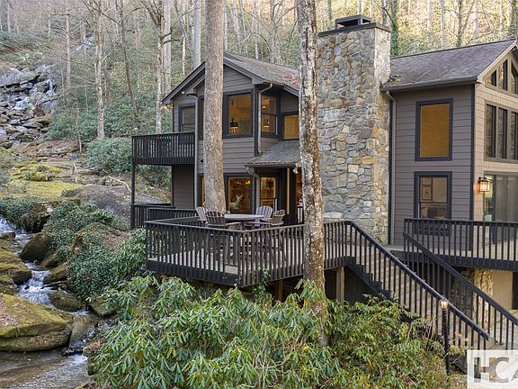 2nd image of 390 Gantes Gulch Road