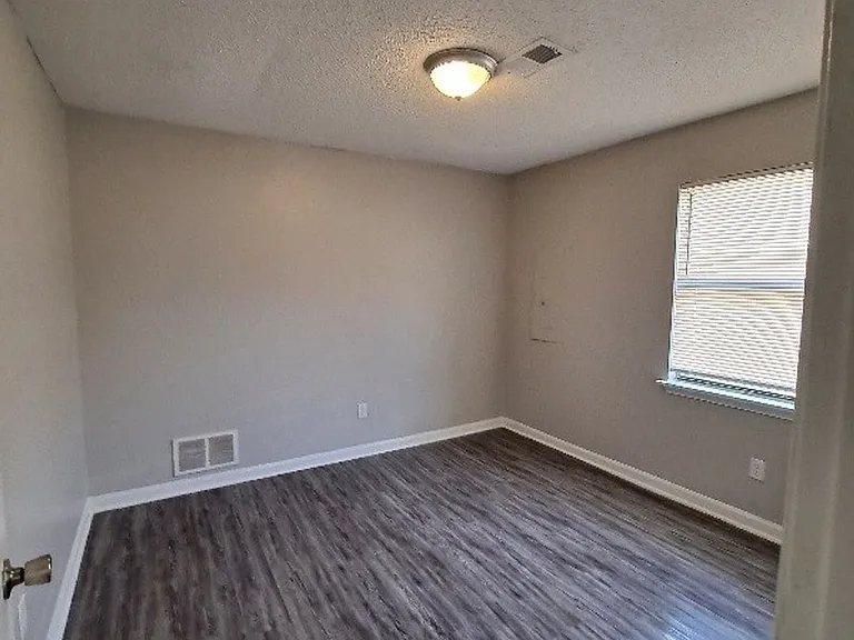 2717 Carnes Ave — Photo 6