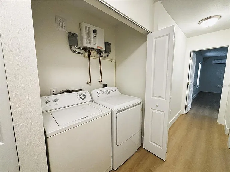 220 W North St — Photo 11