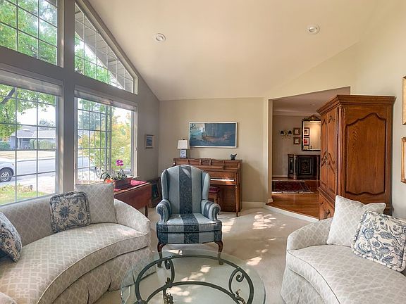 4th image of 3443 Londonderry Dr