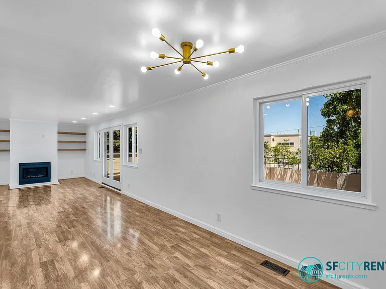 1043 Dolores St — Photo 6