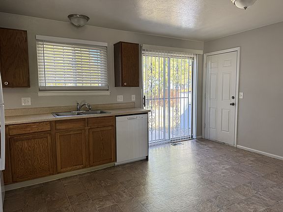 4th image of 4279 Freeport Way