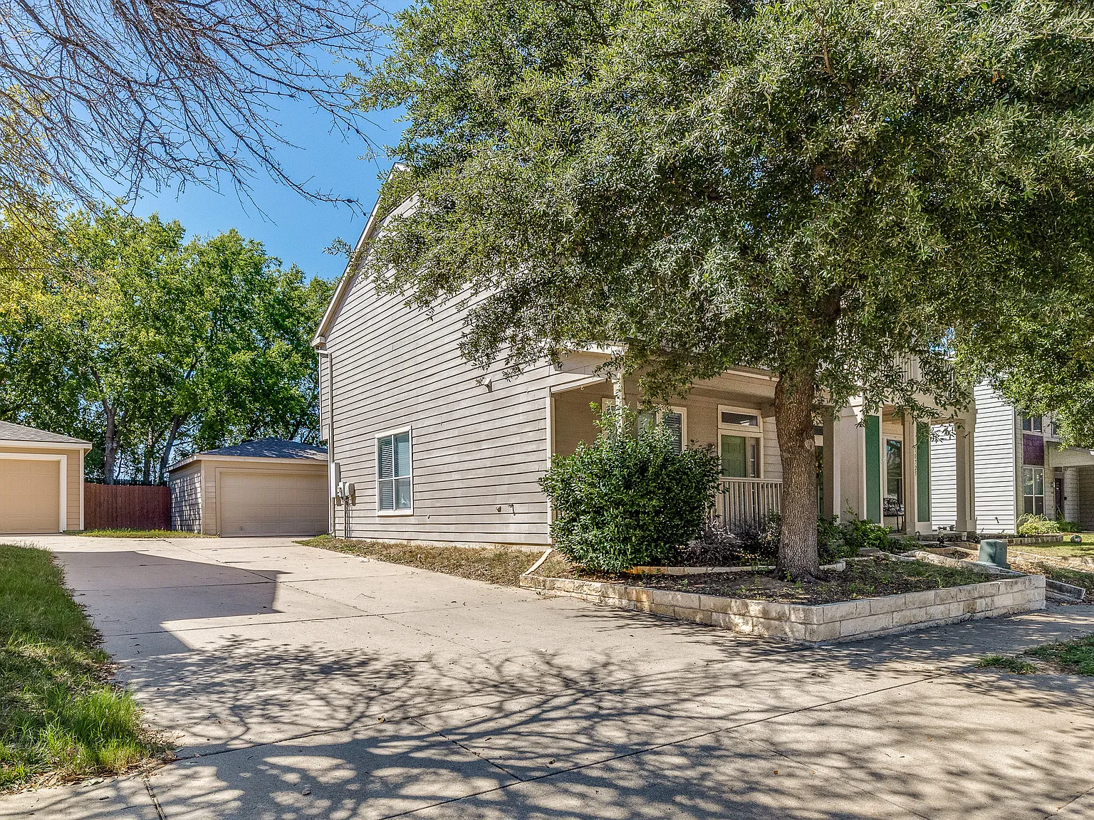 2 bed, 2.5 bath, 1468 sqft, $1,895 — Photo 3