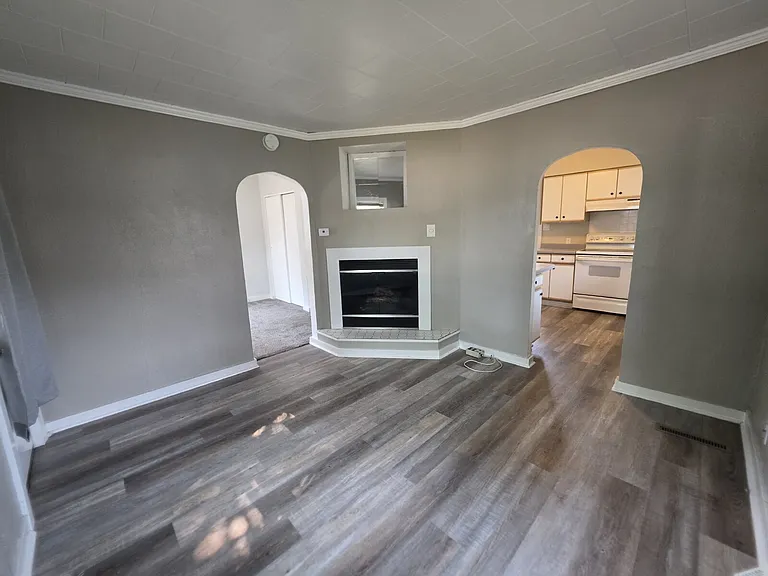 739 Churchill St — Photo 13