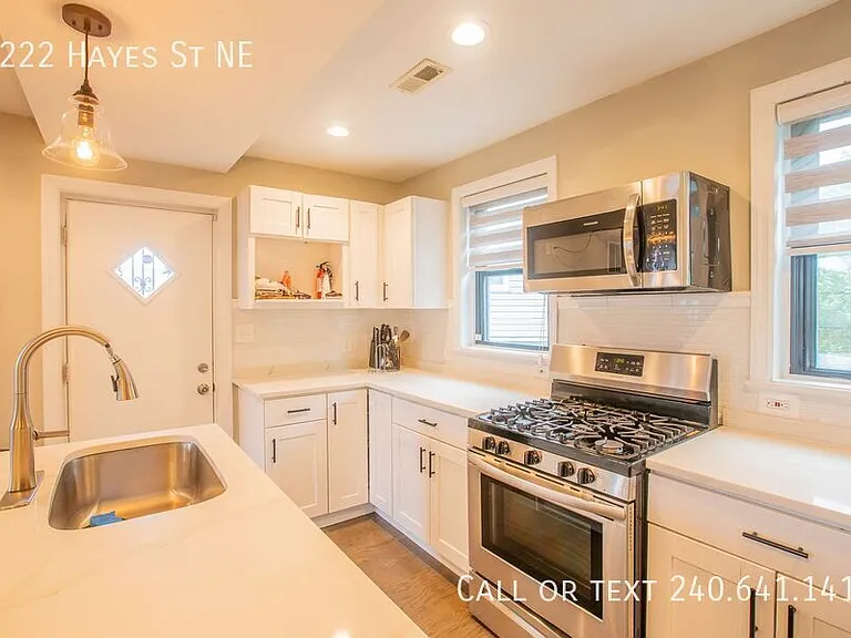 5222 Hayes St NE — Photo 13
