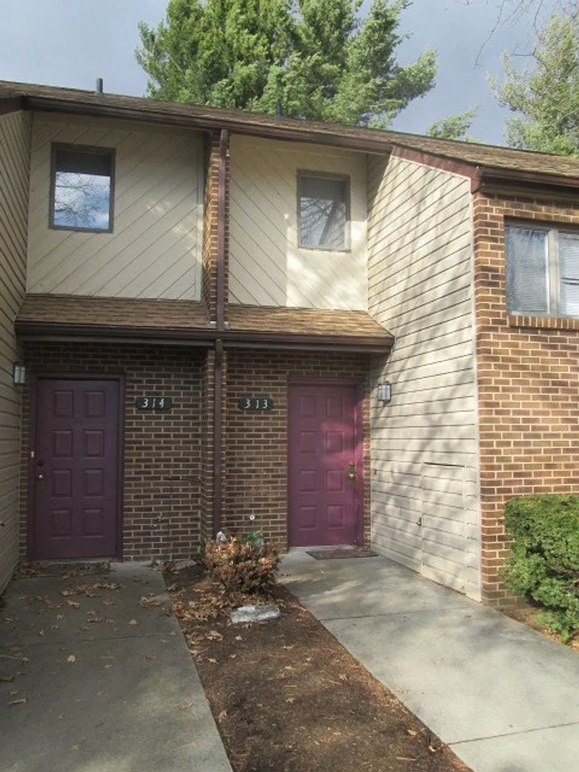 3 Bedroom 2.5 Bath Townhouse — Photo 1