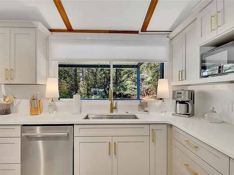 111 Robinhood Dr — Photo 10