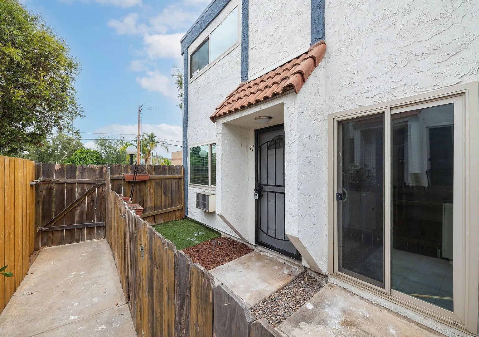 2 Story Townhome w/ Washer/Dryer and Water Included! — Photo 1