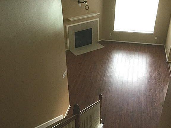 2nd image of 818 Glen Abbey Dr