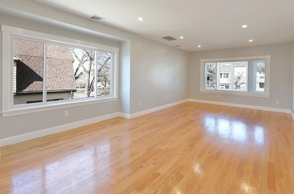 4 bed, 2.0 bath, 2269 sqft, $4,295 — Photo 3