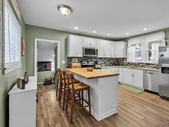 5th image of 114 Prentice St